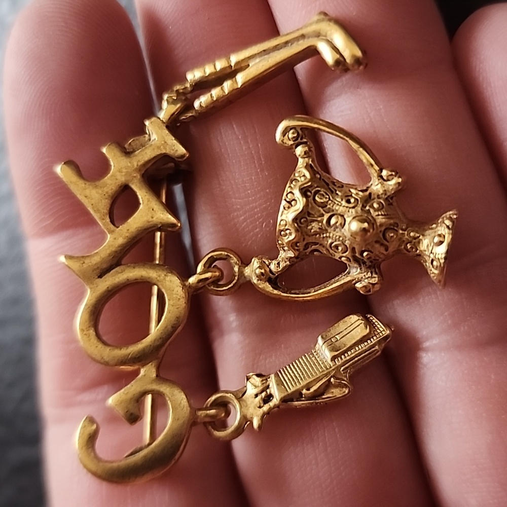 VTG Razza brooch